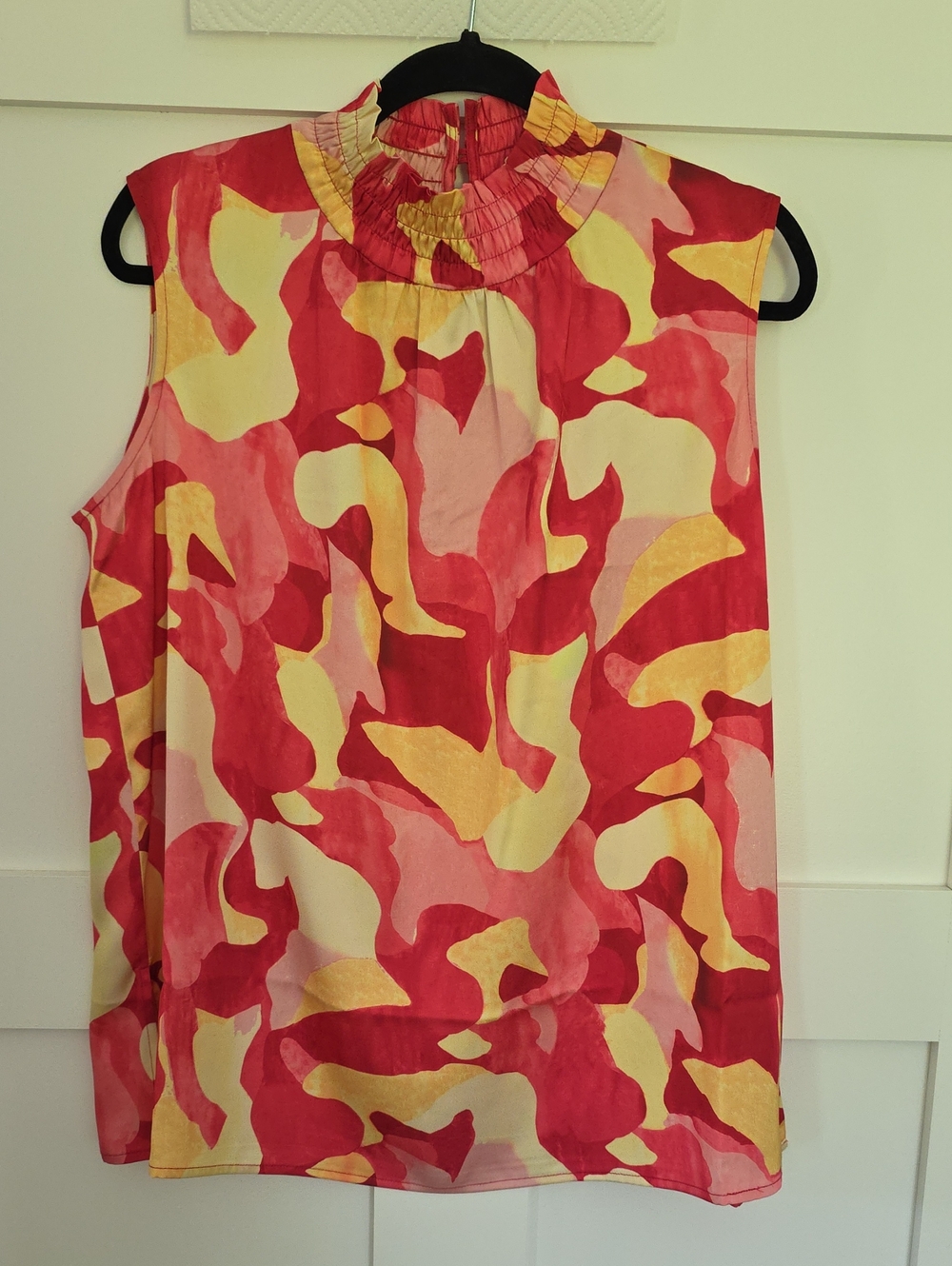 Ming Wang Sleeveless Top in Red, Pink & Yellow Floral Print Large